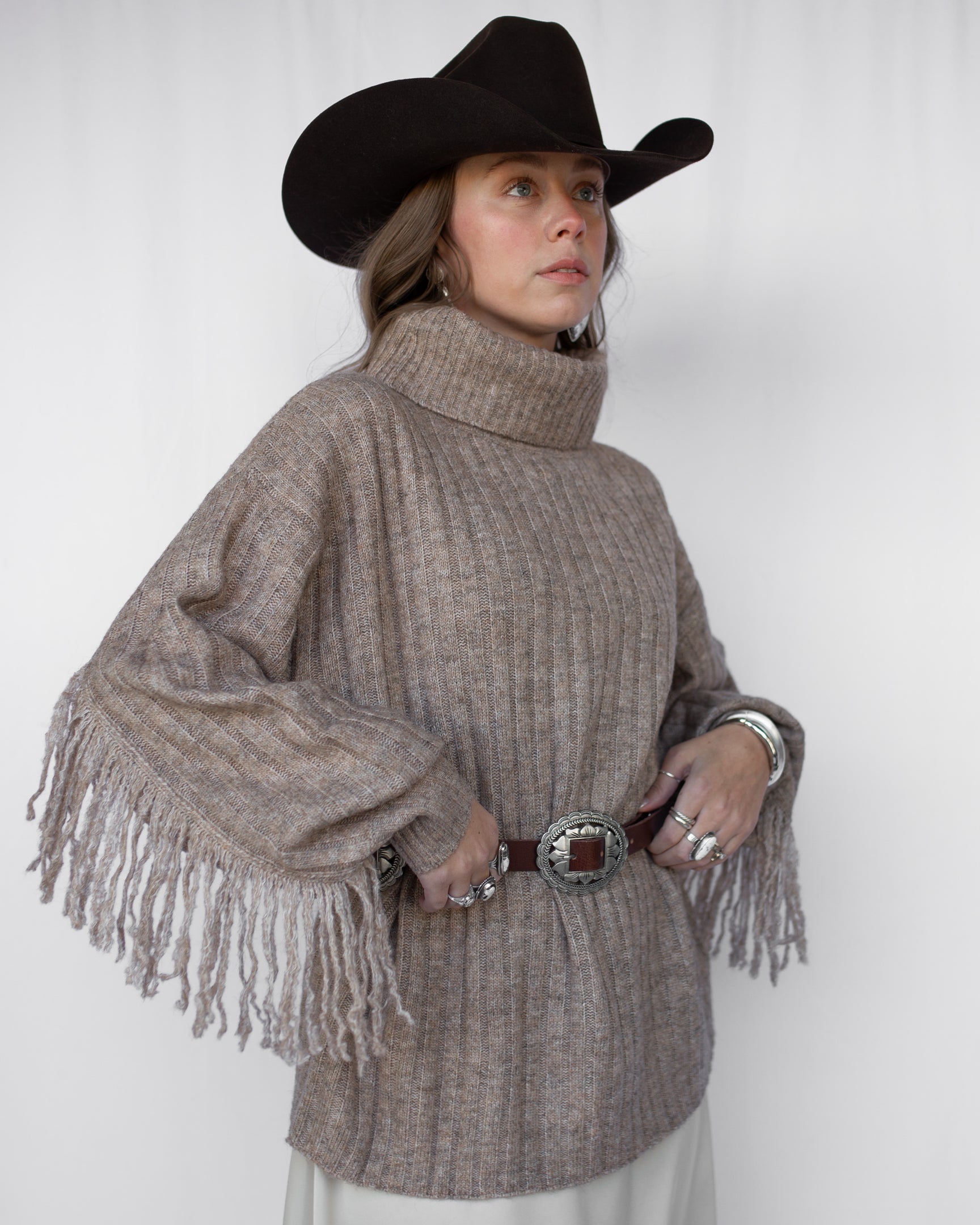 FAYE™|ELEGANT V-NECK SWEATER main image 0